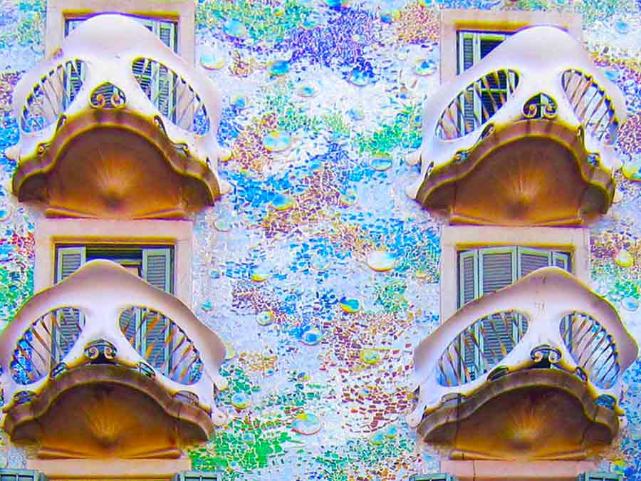 Casa Batlló the central part of the facade Antoni Gaudi, Casa Batlló the central part of the facade, photo by Wieslaw Sadurski