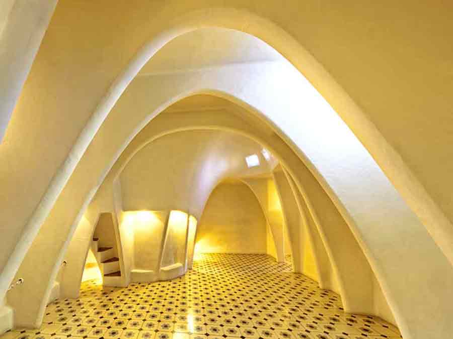 Casa Batlló - the loft Casa Batlló - the loft, previously service area, has sixty parabolic arches, photo by Wieslaw Sadurski