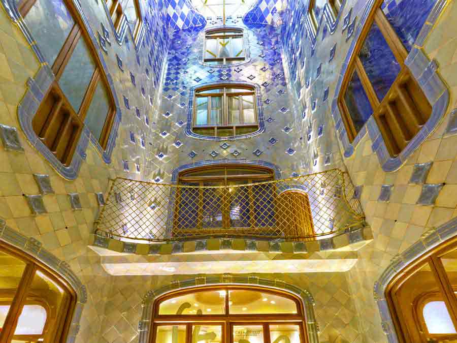 Antoni Gaudi, Casa Batlló, Barcelona Antoni Gaudi, Casa Batlló, Barcelona, photo by Wieslaw Sadurski